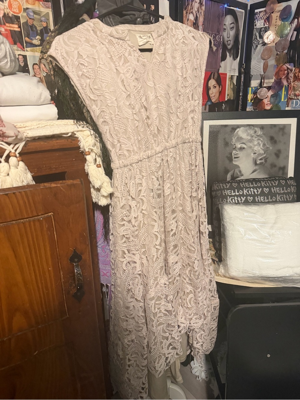 Lace-Overlay Midi Dress in Blush Pink - Elegant Cap Sleeve Style